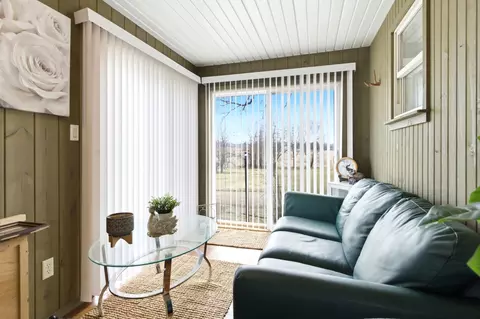 Living - 1431 Il Route 75, Freeport, IL 61032 photo 4 of 5