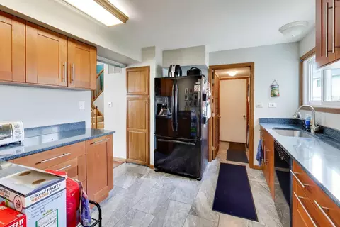 Kitchen - 4444 Westbridge Ct, Hoffman Estates, IL 60192 photo 3 of 3