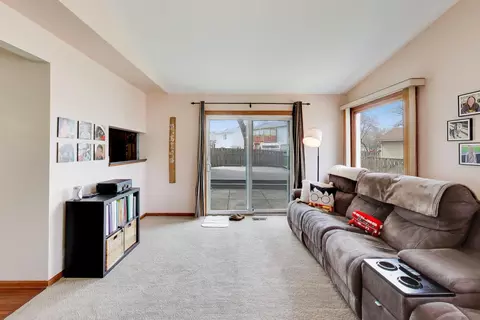 Living - 4444 Westbridge Ct, Hoffman Estates, IL 60192 photo 3 of 3