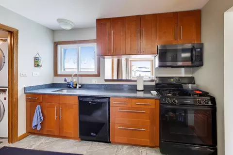 Kitchen - 4444 Westbridge Ct, Hoffman Estates, IL 60192 photo 1 of 3