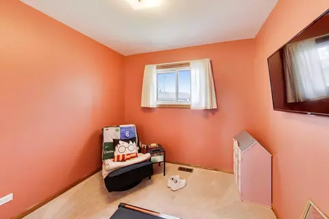 Bedroom - 4444 Westbridge Ct, Hoffman Estates, IL 60192 photo 6 of 7