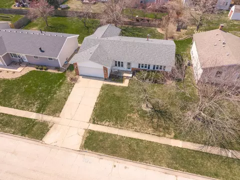 View/Area - 1312 Nicki Dr, Bloomington, IL 61704 photo 2 of 8