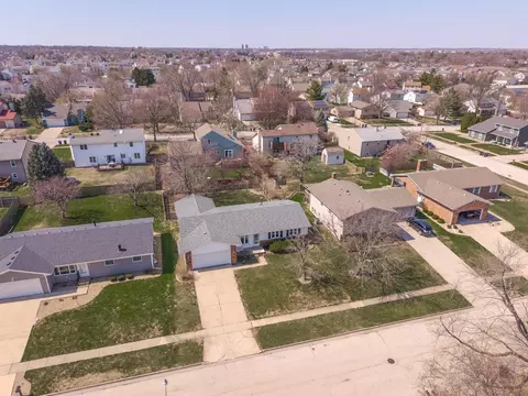 View/Area - 1312 Nicki Dr, Bloomington, IL 61704 photo 6 of 8