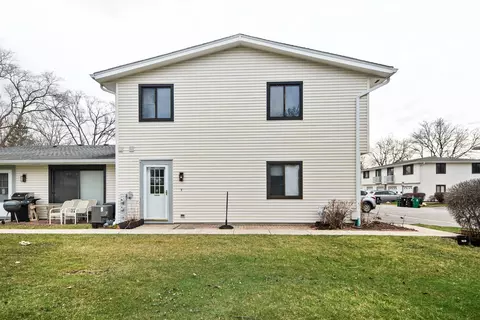 119 Brewster Ct #A, Bloomingdale, IL 60108