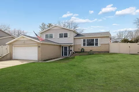6922 Sierra Dr, Darien, IL 60561