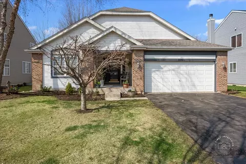 906 Bristol St, Pingree Grove, IL 60140