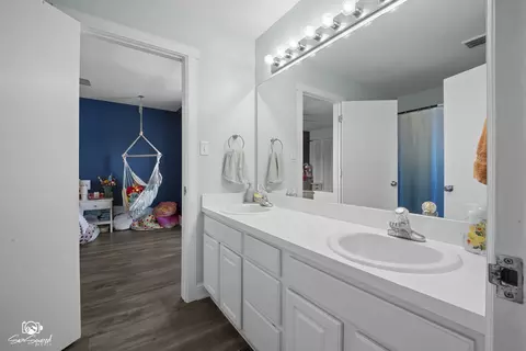 Bath - 2813 Twin Falls Dr, Plainfield, IL 60586 photo 3 of 3