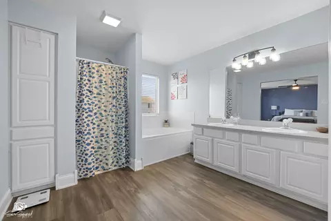 Bath - 2813 Twin Falls Dr, Plainfield, IL 60586 photo 1 of 3