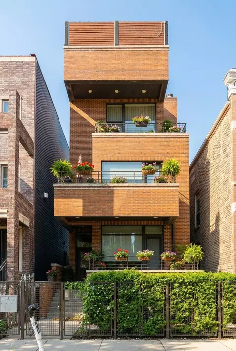 939 N Winchester Ave #2, Chicago, IL 60622