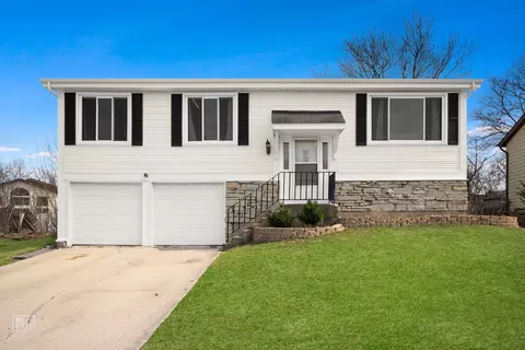185 Harding Dr, Glendale Heights, IL 60139
