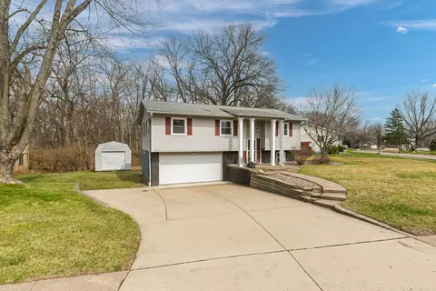 1427 18th Ave, Silvis, IL 61282 photo 2