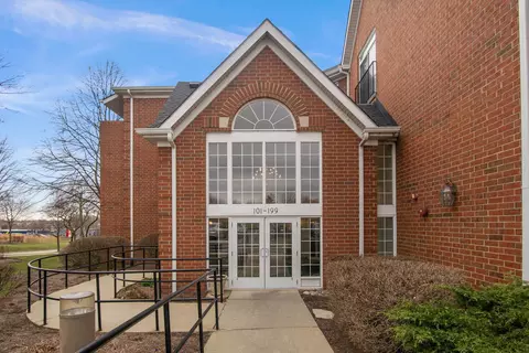 115 Hunt Club Dr #114N, Saint Charles, IL 60174