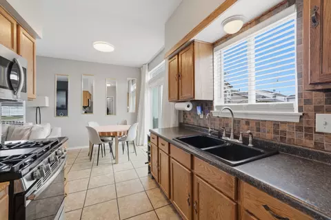 Kitchen - 14032 Danbury Dr, Plainfield, IL 60544 photo 2 of 3