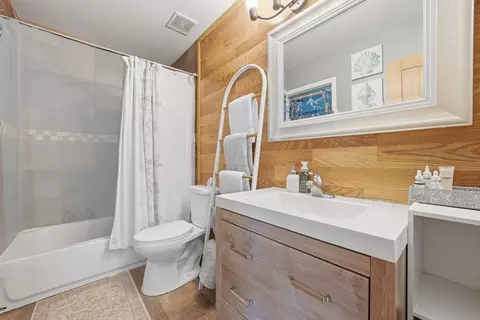 Bath - 14032 Danbury Dr, Plainfield, IL 60544 photo 2 of 3