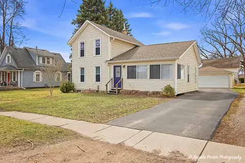 9703 Illinois St, Hebron, IL 60034