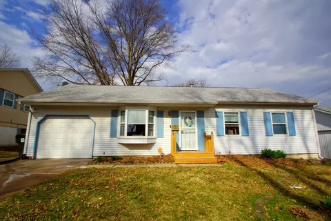 2704 Wood Dale Ave, Davenport, IA 52804
