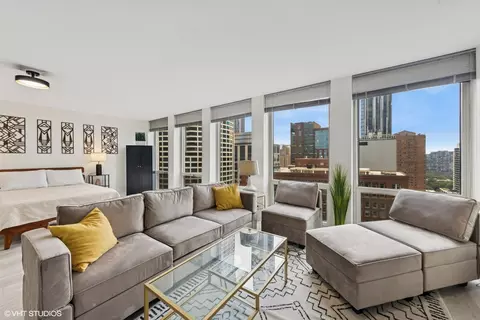 Living - 111 E Chestnut St #21B, Chicago, IL 60611 photo 2 of 4