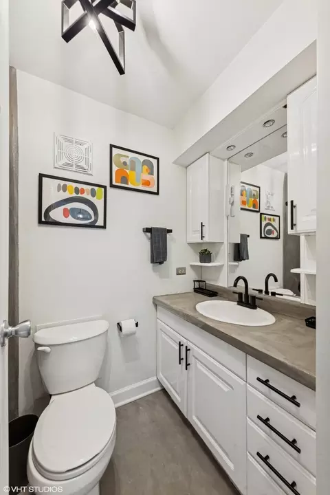 Bath - 111 E Chestnut St #21B, Chicago, IL 60611 photo 1 of 2