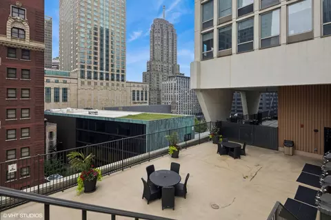 Exterior - 111 E Chestnut St #21B, Chicago, IL 60611 photo 2 of 3