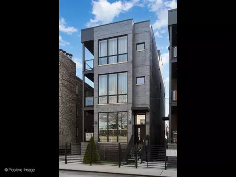 1537 W Pearson St #2, Chicago, IL 60642