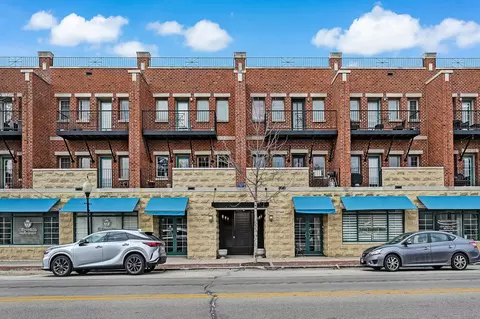 210 N Cass Ave #6, Westmont, IL 60559