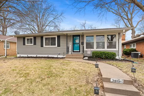 2654 Fillmore Ln, Davenport, IA 52804