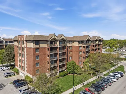 10 S Wille St #603, Mount Prospect, IL 60056