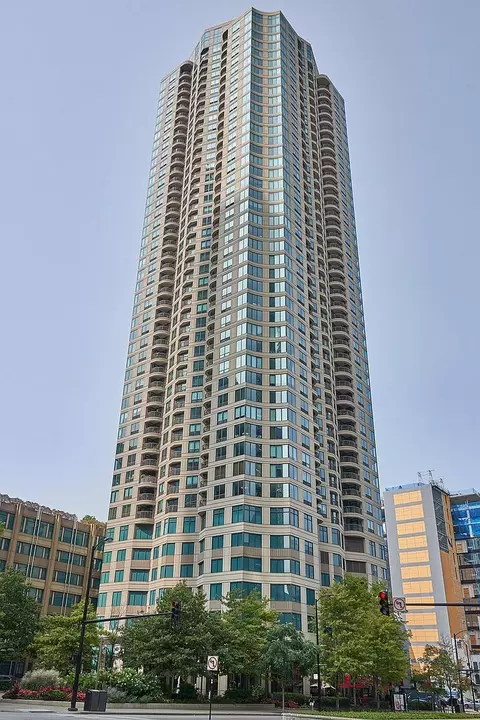 400 N La Salle Dr #1002, Chicago, IL 60654