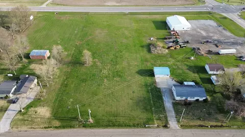 000 W 12th St, Flora, IL 62839 photo 3