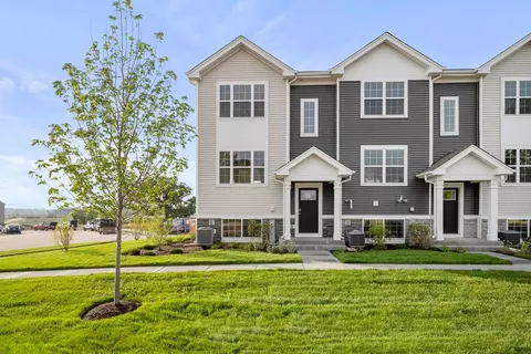 1411 Oakfield Ln, Pingree Grove, IL 60140