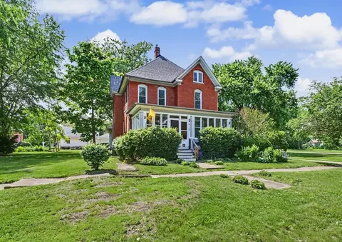615 N William St, Farmer City, IL 61842