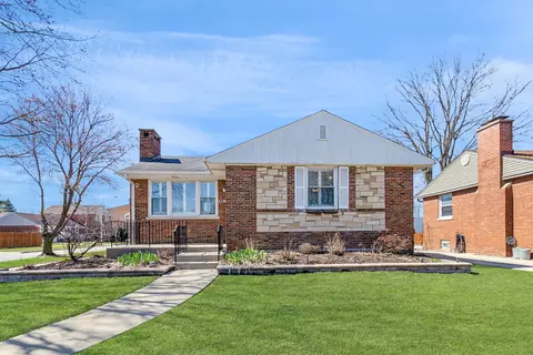 1558 Portsmouth Ave, Westchester, IL 60154