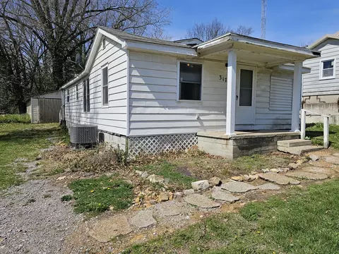 317 S 1st St, Mount Vernon, IL 62864