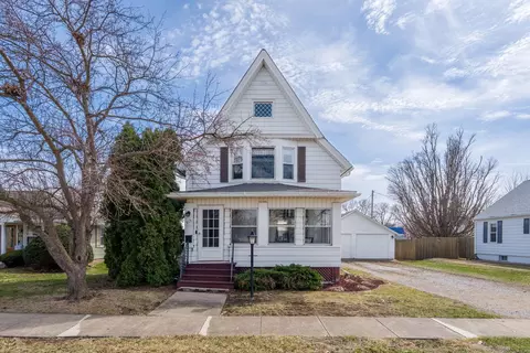 715 5th St, Dewitt, IA 52742