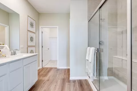 Bath - 405 S Constitution Dr, Aurora, IL 60506 photo 1 of 3
