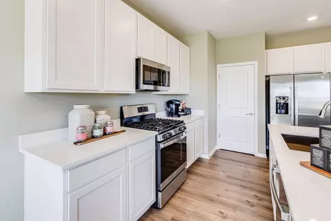 Kitchen - 405 S Constitution Dr, Aurora, IL 60506 photo 3 of 3