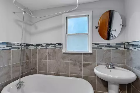 Bath - 320 Streamside Dr, Harvey, IL 60426 photo 2 of 3