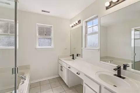 Bath - 1195 Mark Ct, Antioch, IL 60002 photo 2 of 5