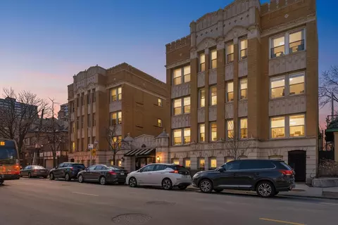 4240 N Clarendon Ave #209N, Chicago, IL 60613