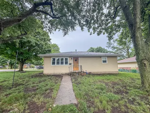 811 N East St, Le Roy, IL 61752