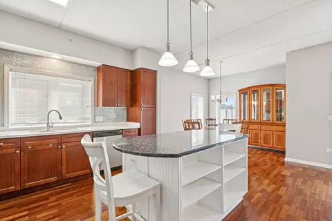 Kitchen - 1277 E Thacker St #303, Des Plaines, IL 60016 photo 4 of 5