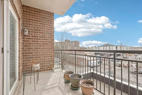 Exterior - 1277 E Thacker St #303, Des Plaines, IL 60016 photo 4 of 4