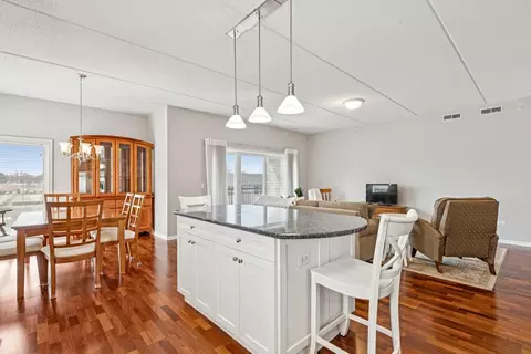 Kitchen - 1277 E Thacker St #303, Des Plaines, IL 60016 photo 5 of 5
