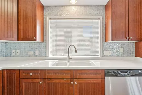 Kitchen - 1277 E Thacker St #303, Des Plaines, IL 60016 photo 3 of 5