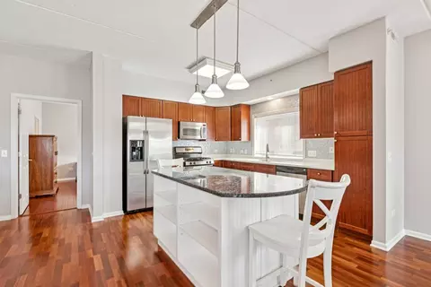 Kitchen - 1277 E Thacker St #303, Des Plaines, IL 60016 photo 2 of 5