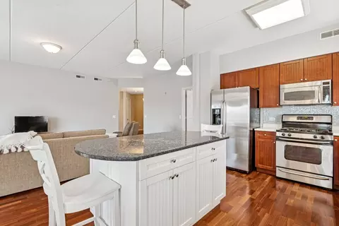 Kitchen - 1277 E Thacker St #303, Des Plaines, IL 60016 photo 1 of 5