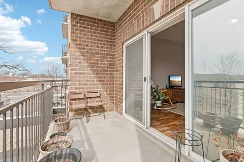 Exterior - 1277 E Thacker St #303, Des Plaines, IL 60016 photo 3 of 4