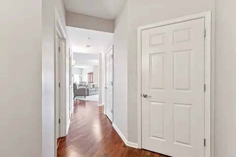 Entry Way - 1277 E Thacker St #303, Des Plaines, IL 60016 photo 1 of 1