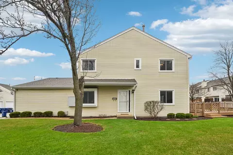 1628 Hilton Head Dr, Naperville, IL 60563