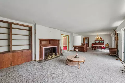 Living - 404 Oak Dr, Roberts, IL 60962 photo 3 of 7